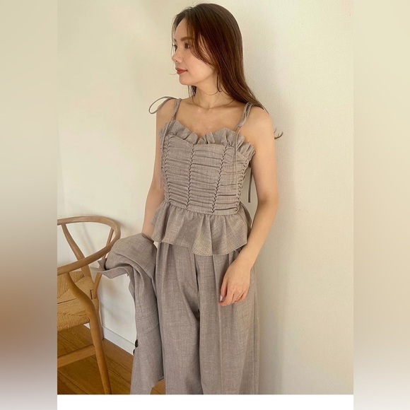 SNIDEL Sustaina Bustier with Gathered Design with Tuck Cross Wide Pants setup - Picture 4 of 4